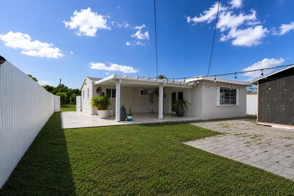 511 N 69th Way Hollywood FL 33024