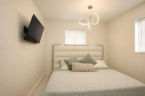 511 N 69th Way Hollywood FL 33024