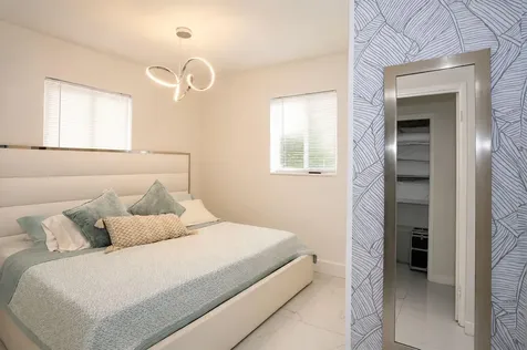 511 N 69th Way Hollywood FL 33024