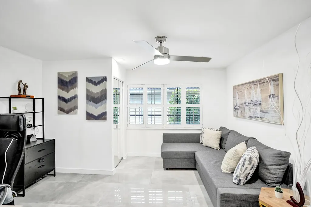 10875 Boca Woods Lane Boca Raton FL 33428