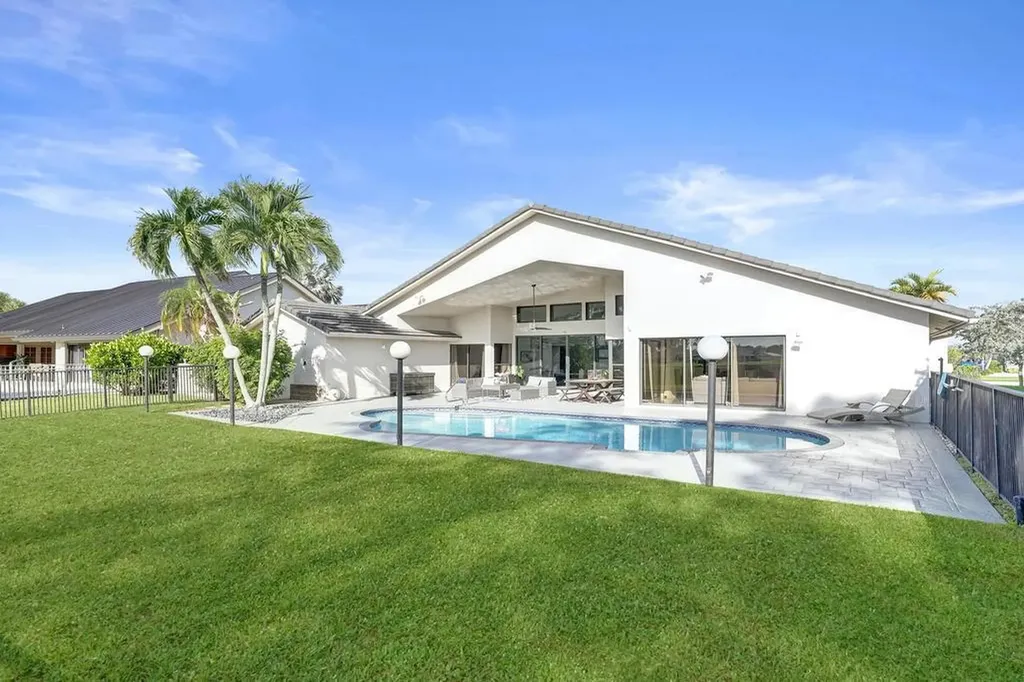 10875 Boca Woods Lane Boca Raton FL 33428