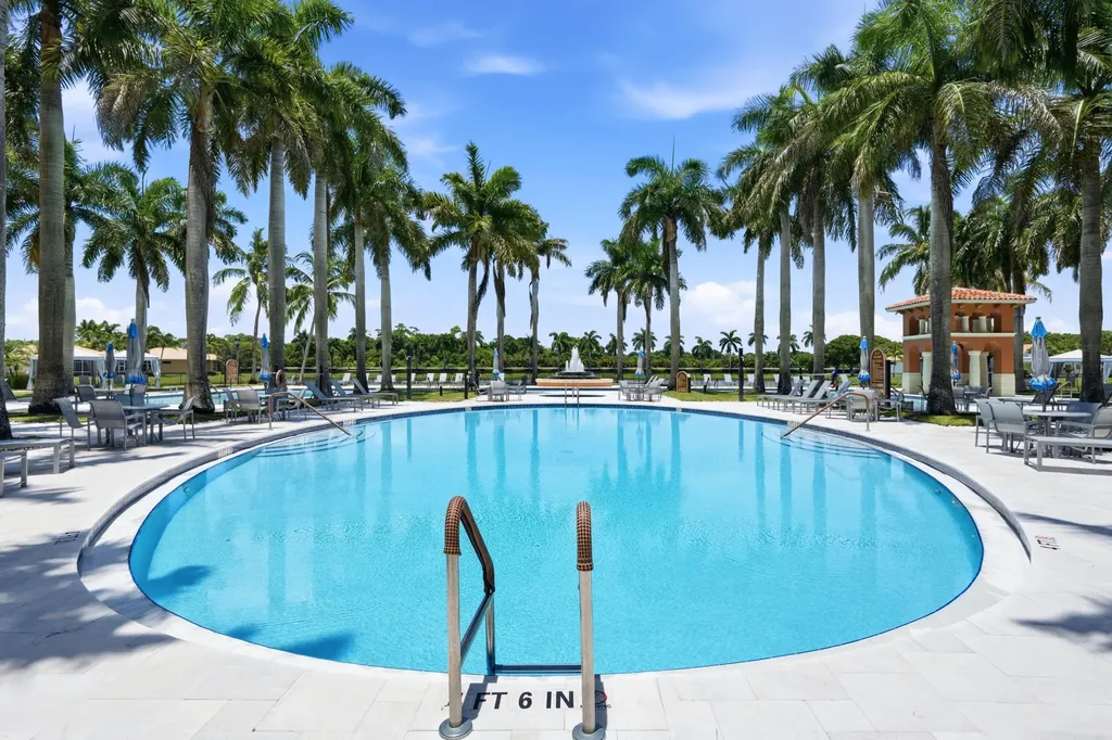9857 Via Grande W Wellington FL 33411