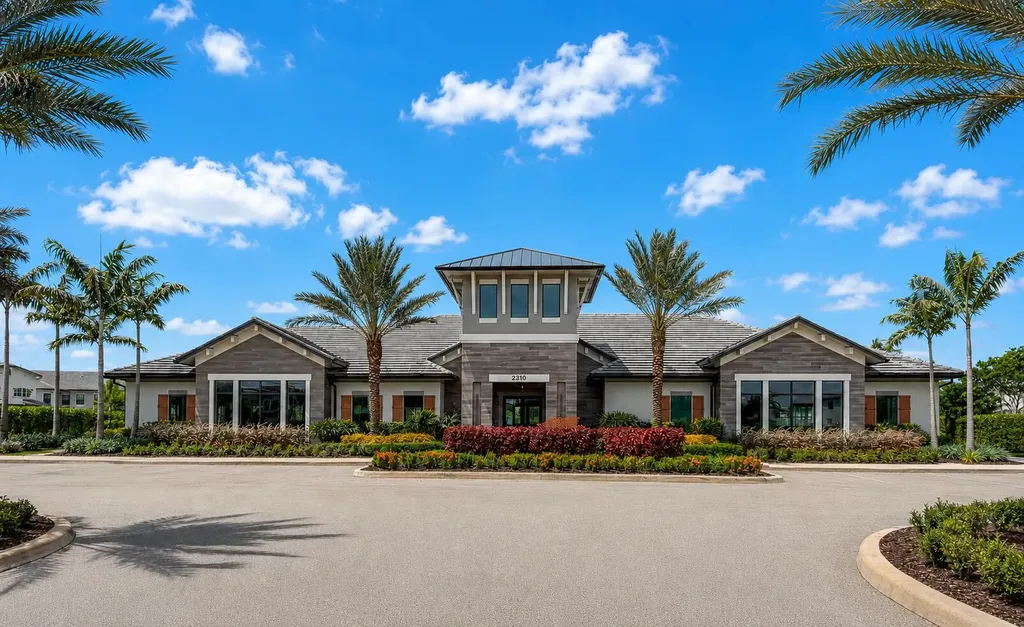 4519 Silverwood Lane N Oakland Park FL 33309
