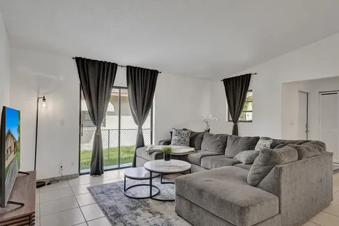 1115 NE 1st Court Hallandale Beach FL 33009