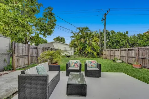 1115 NE 1st Court Hallandale Beach FL 33009