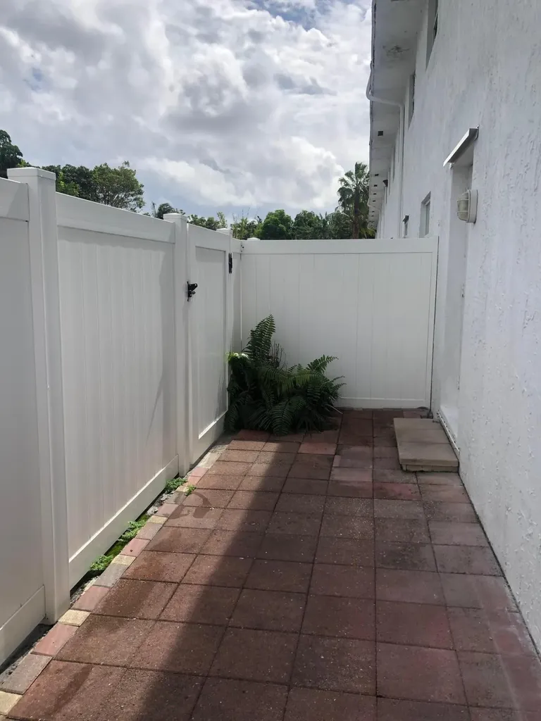 1470 N Dixie Highway Fort Lauderdale FL 33304