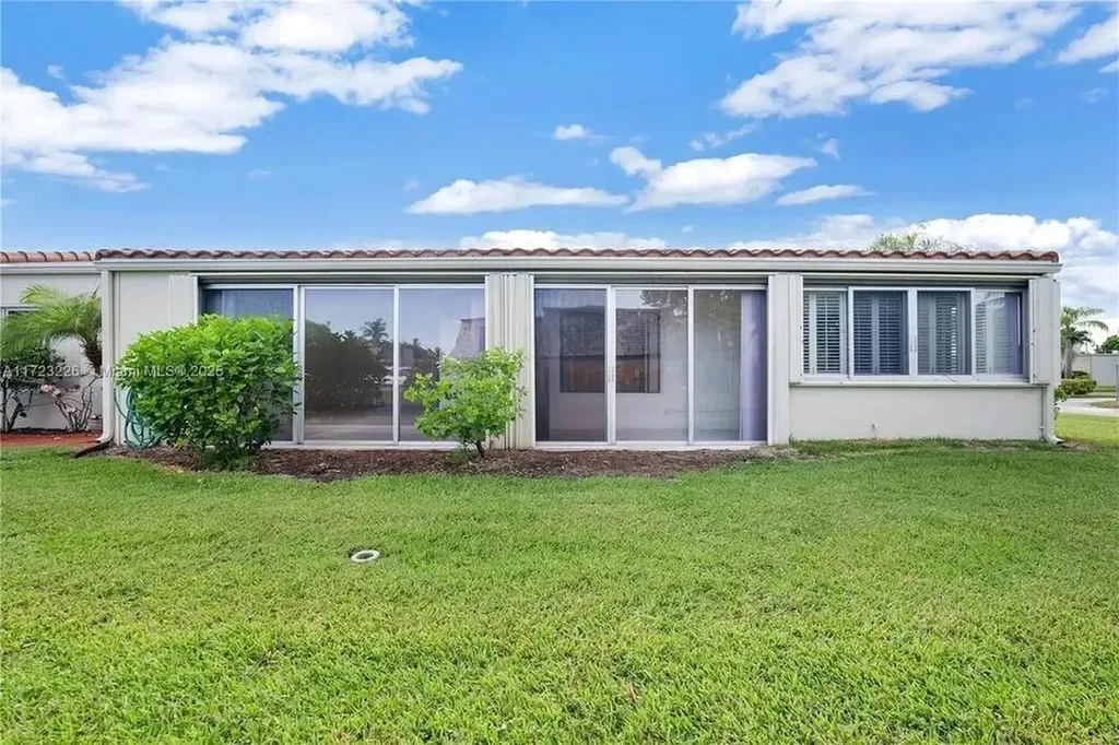 2532 Boundbrook Drive S Palm Springs FL 33406