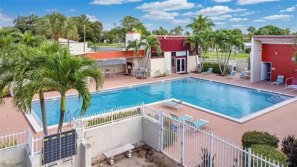 2532 Boundbrook Drive S Palm Springs FL 33406