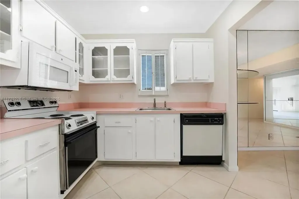 2532 Boundbrook Drive S Palm Springs FL 33406
