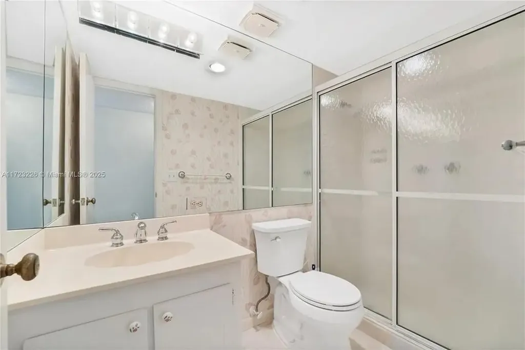 2532 Boundbrook Drive S Palm Springs FL 33406
