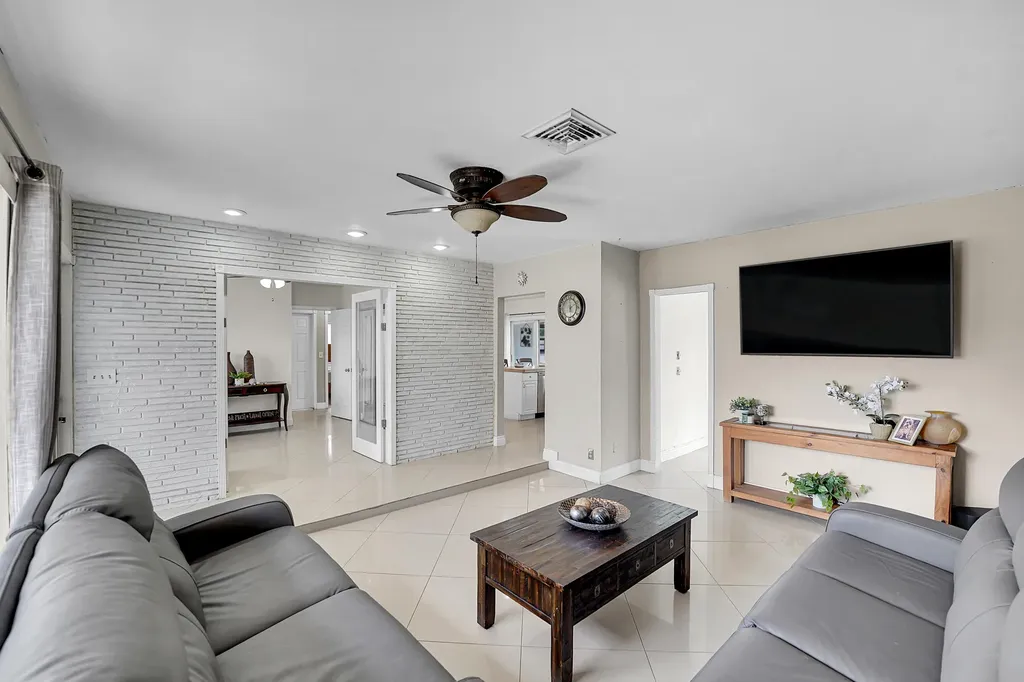 555 NW 50th Place Boca Raton FL 33431