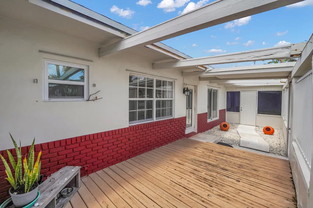 555 NW 50th Place Boca Raton FL 33431