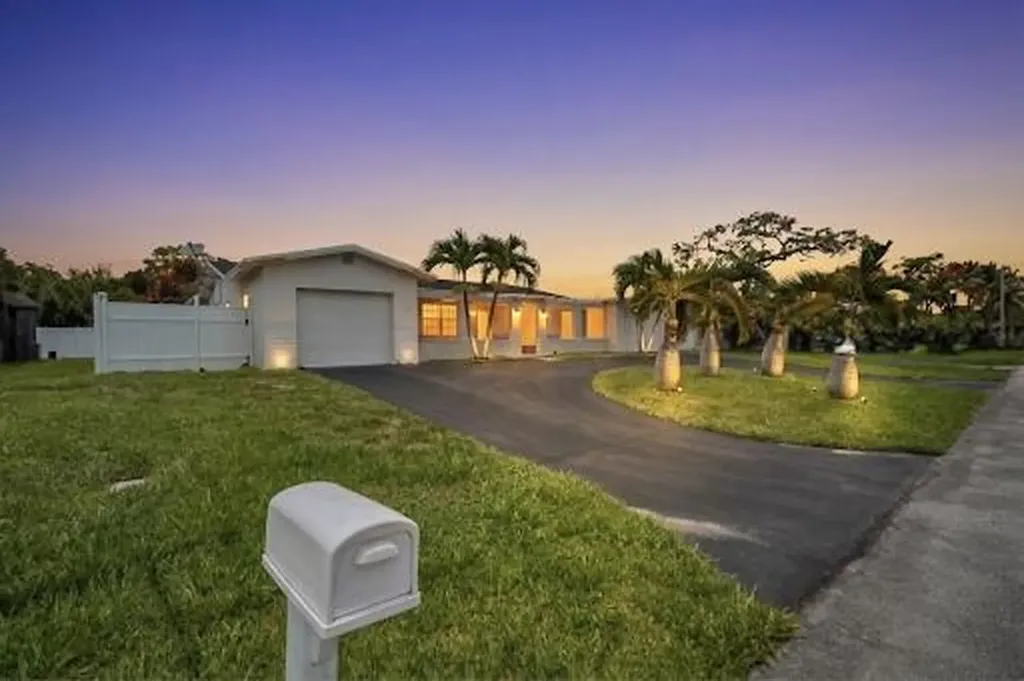 555 NW 50th Place Boca Raton FL 33431
