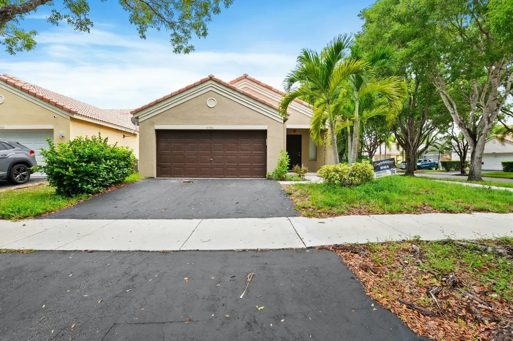 4498 Dogwood Circle Weston FL 33331
