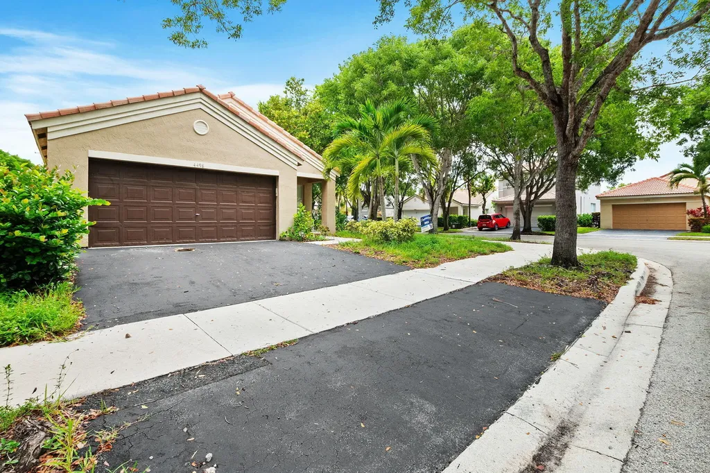 4498 Dogwood Circle Weston FL 33331