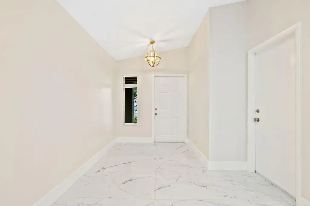 4498 Dogwood Circle Weston FL 33331