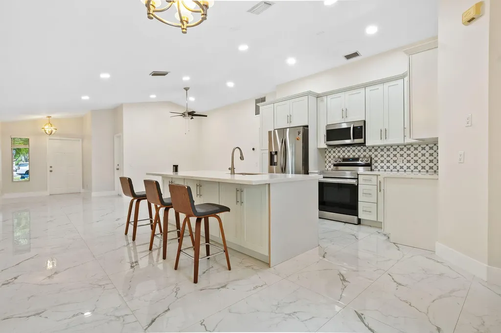 4498 Dogwood Circle Weston FL 33331