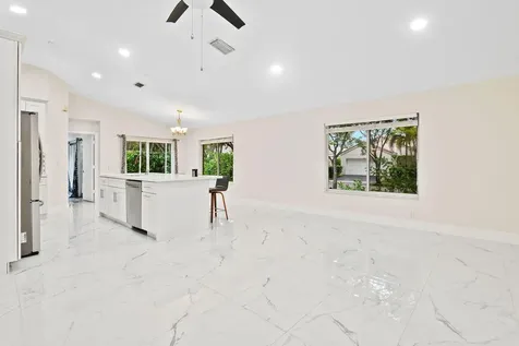 4498 Dogwood Circle Weston FL 33331