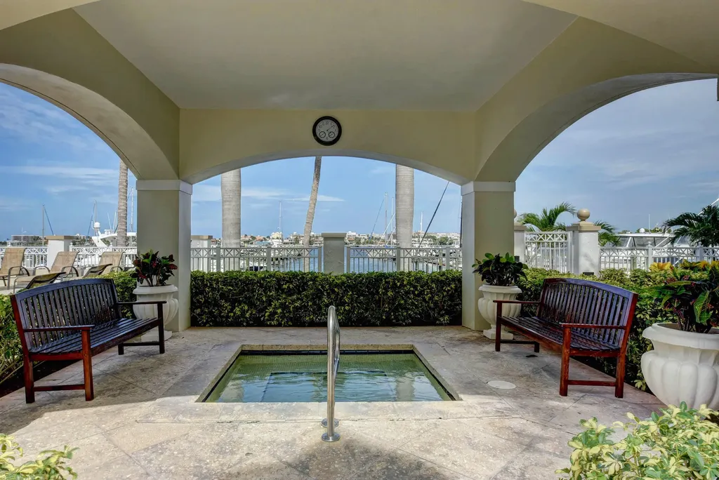 806 E Windward Way Lantana FL 33462