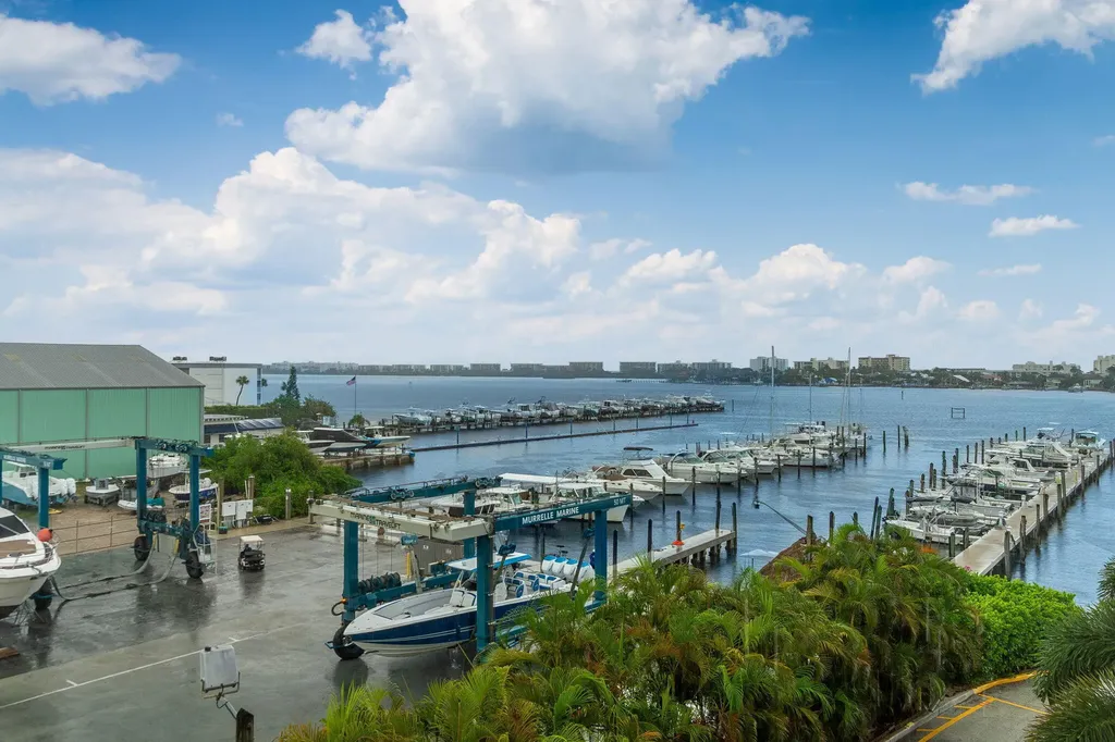 806 E Windward Way Lantana FL 33462