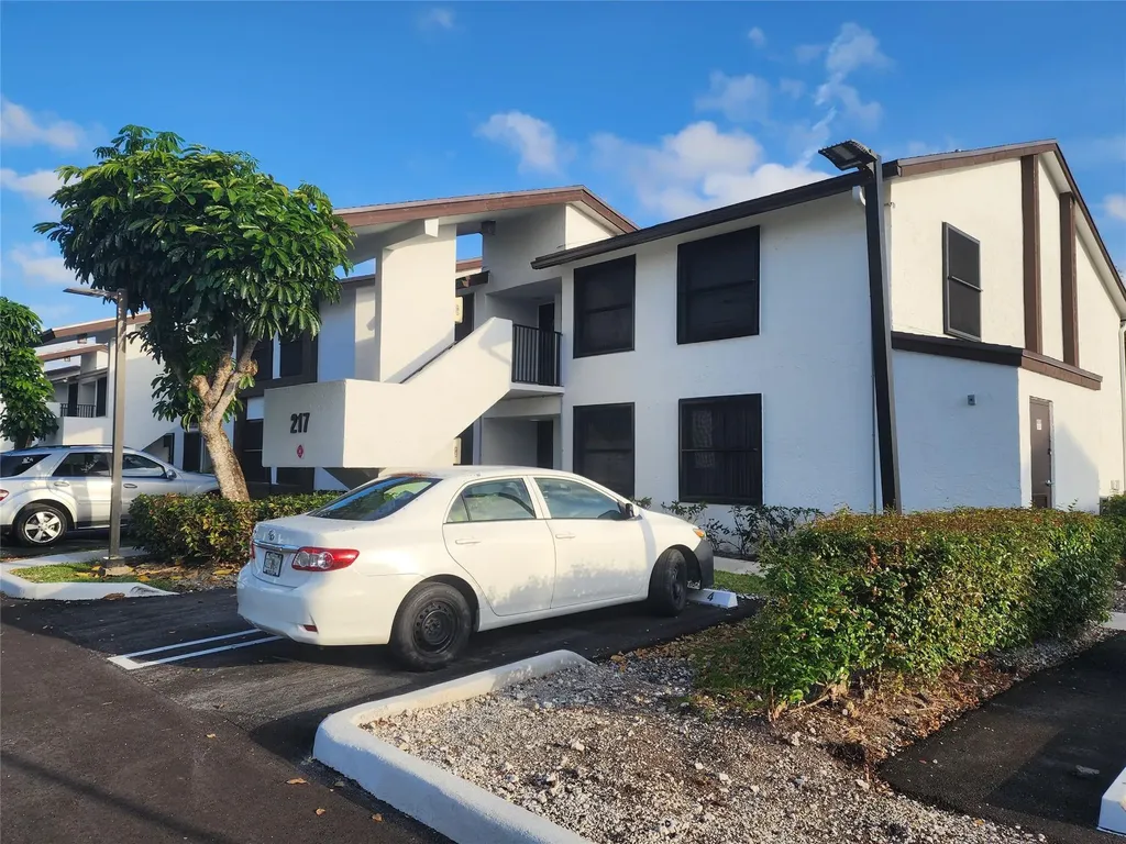 217 Lake Pointe Drive Oakland Park FL 33309