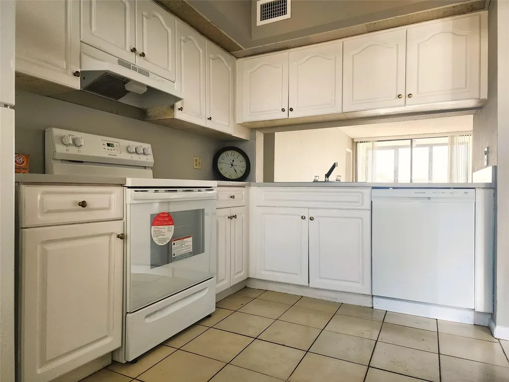 217 Lake Pointe Drive Oakland Park FL 33309