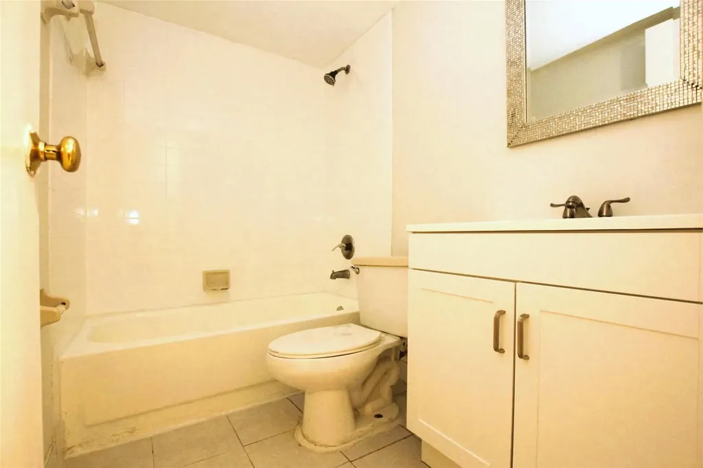 217 Lake Pointe Drive Oakland Park FL 33309