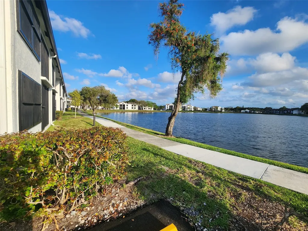 217 Lake Pointe Drive Oakland Park FL 33309