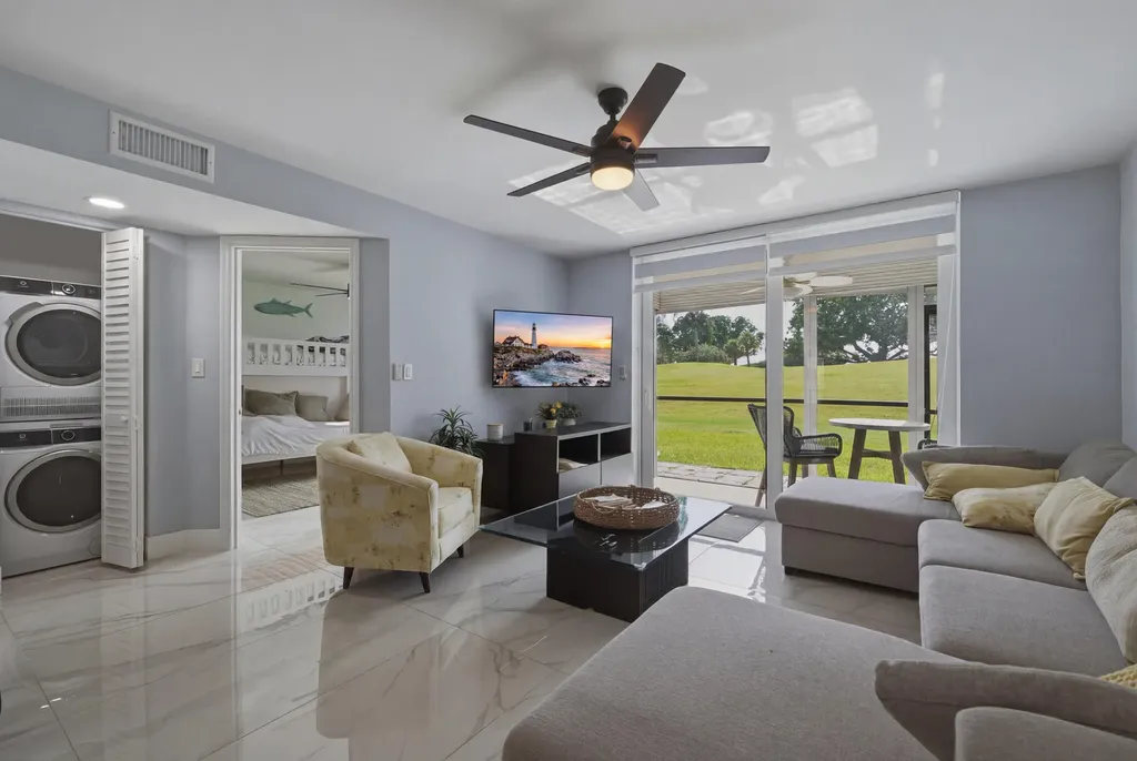 9823 S Hollybrook Lake Drive Pembroke Pines FL 33025