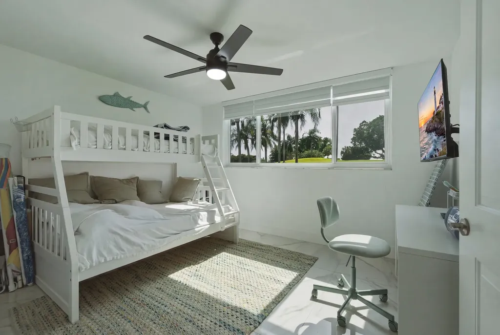 9823 S Hollybrook Lake Drive Pembroke Pines FL 33025