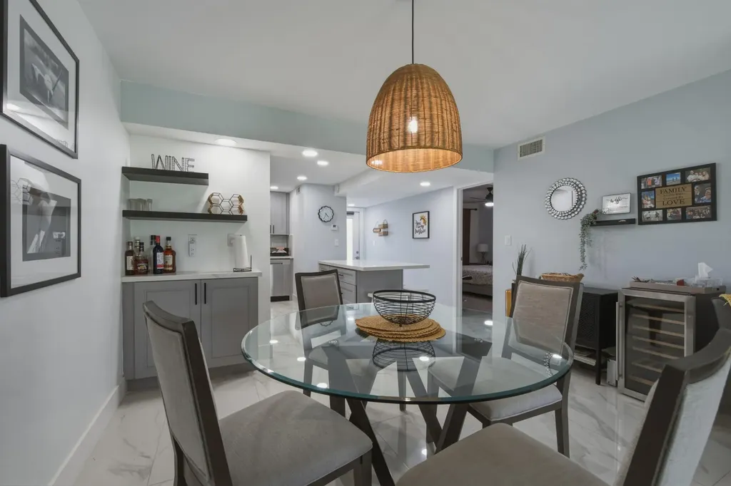 9823 S Hollybrook Lake Drive Pembroke Pines FL 33025