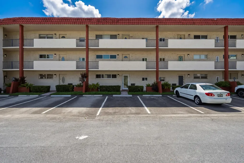 9823 S Hollybrook Lake Drive Pembroke Pines FL 33025