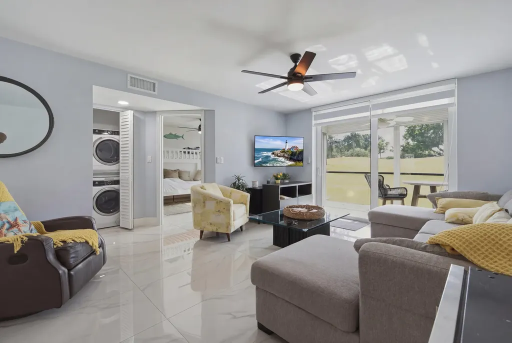 9823 S Hollybrook Lake Drive Pembroke Pines FL 33025