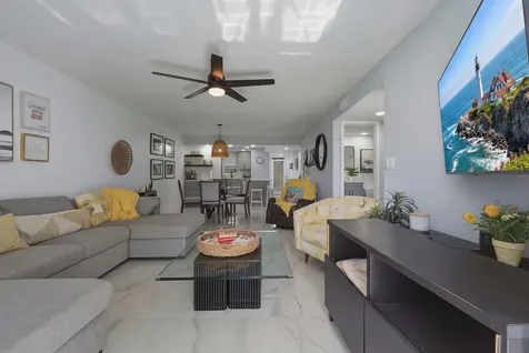 9823 S Hollybrook Lake Drive Pembroke Pines FL 33025