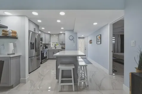 9823 S Hollybrook Lake Drive Pembroke Pines FL 33025