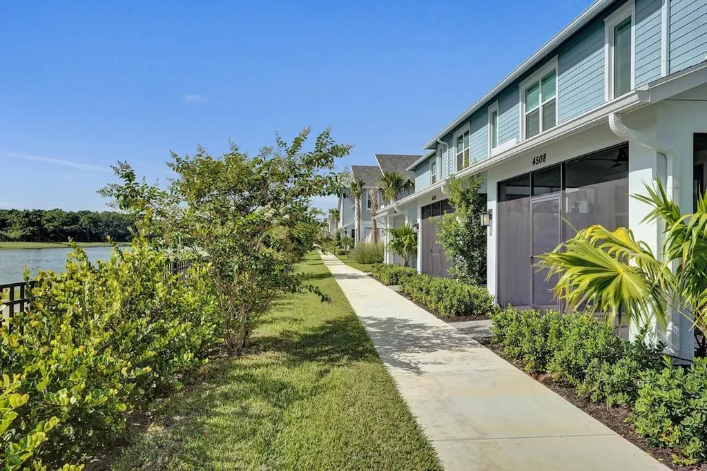 4508 Longwood Lake Square Westlake FL 33470