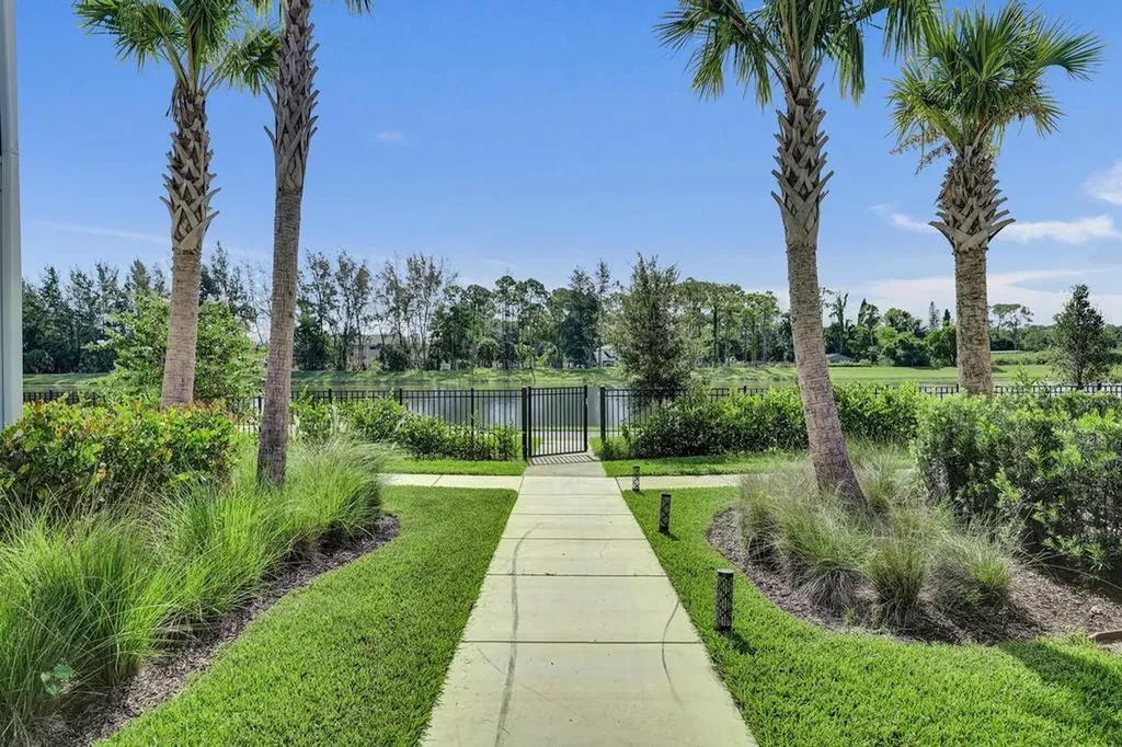 4508 Longwood Lake Square Westlake FL 33470