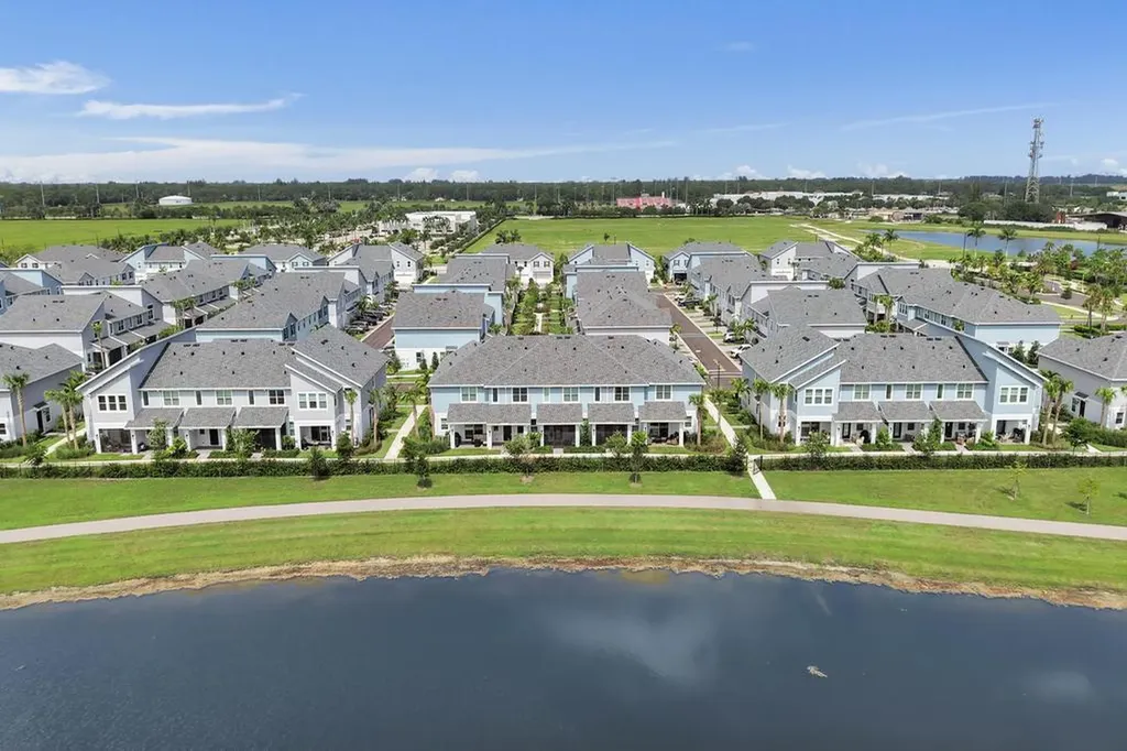 4508 Longwood Lake Square Westlake FL 33470
