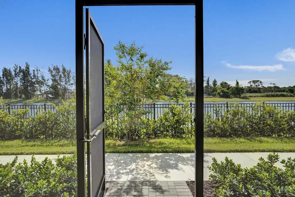 4508 Longwood Lake Square Westlake FL 33470