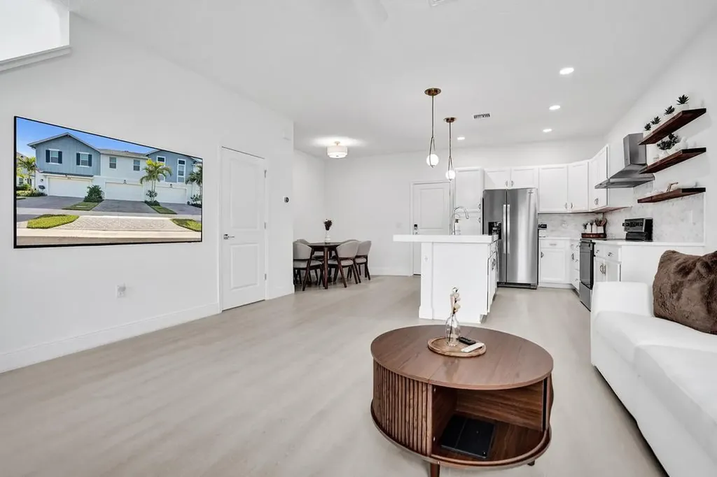 4508 Longwood Lake Square Westlake FL 33470