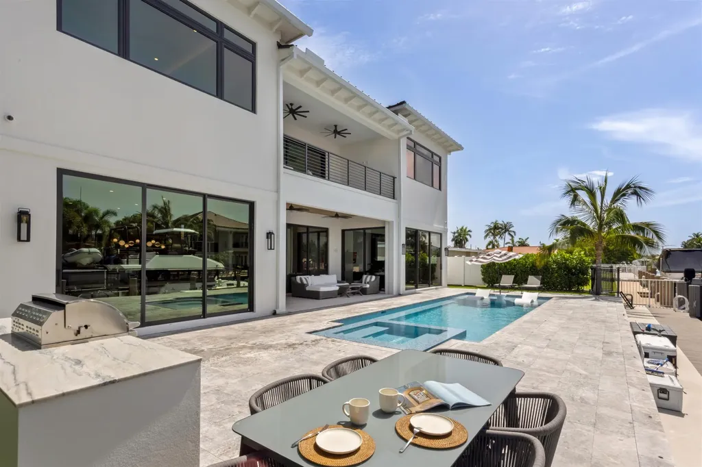2420 NE 48th Street Lighthouse Point FL 33064