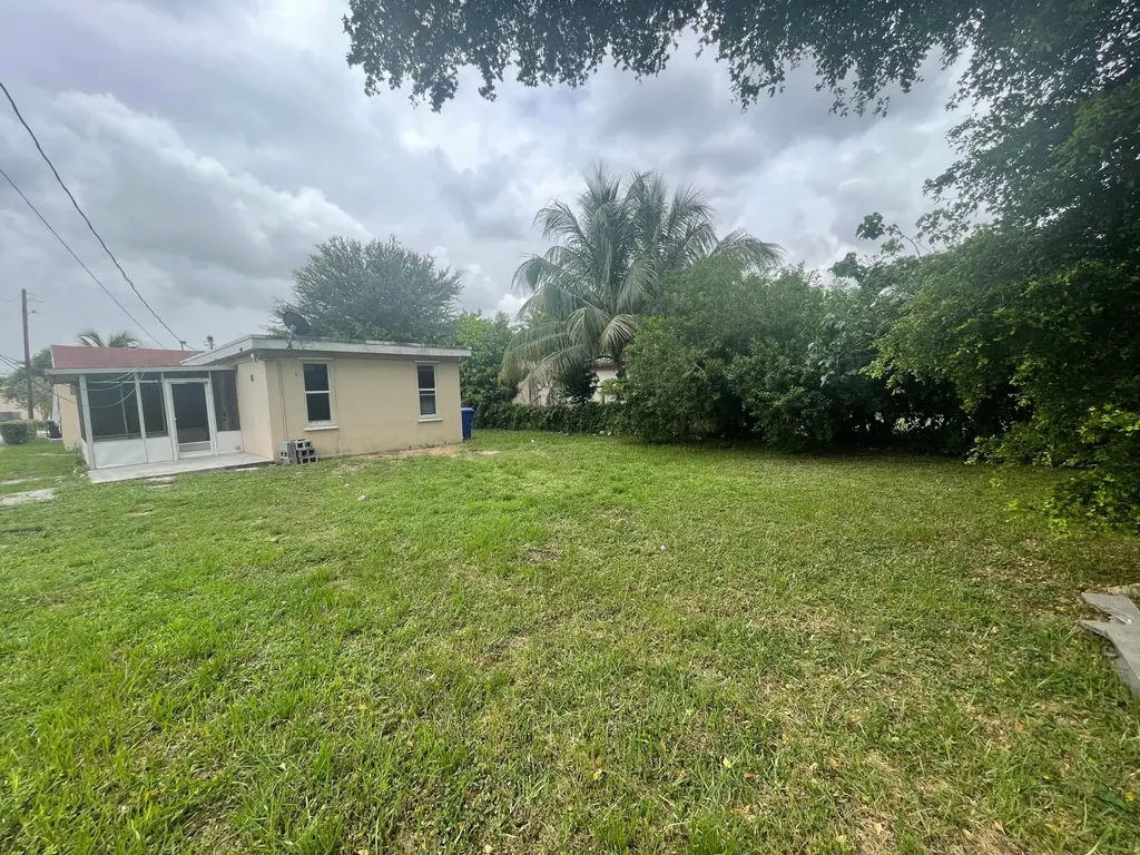 2819 Polk Street Hollywood FL 33020