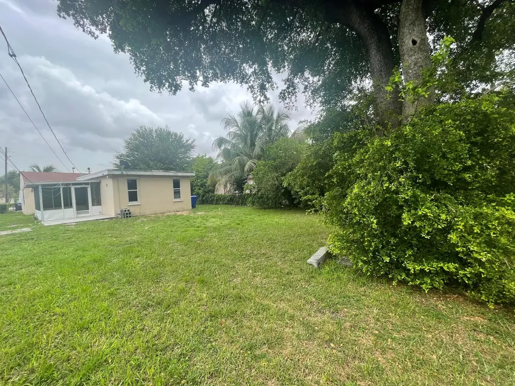 2819 Polk Street Hollywood FL 33020