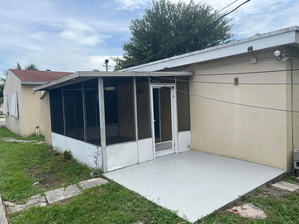 2819 Polk Street Hollywood FL 33020