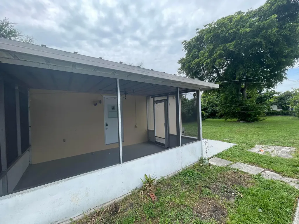 2819 Polk Street Hollywood FL 33020