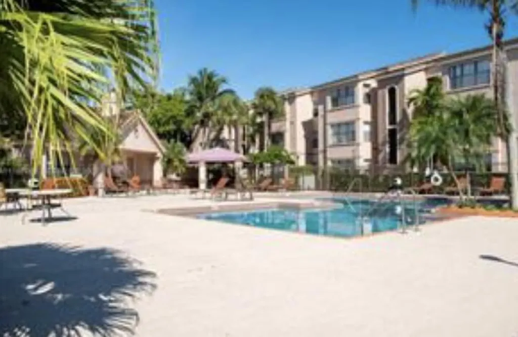 2986 S University Drive Davie FL 33328