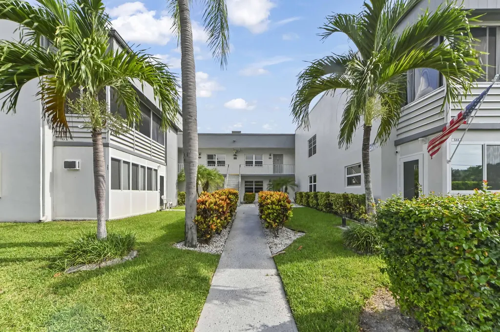 548 Capri L Delray Beach FL 33484