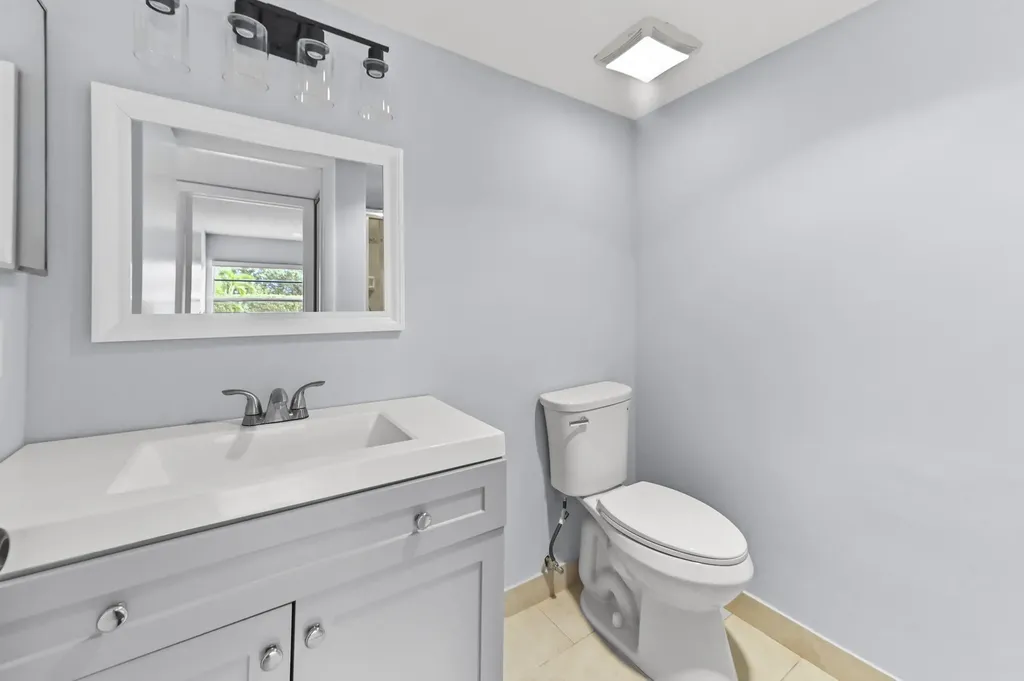 548 Capri L Delray Beach FL 33484