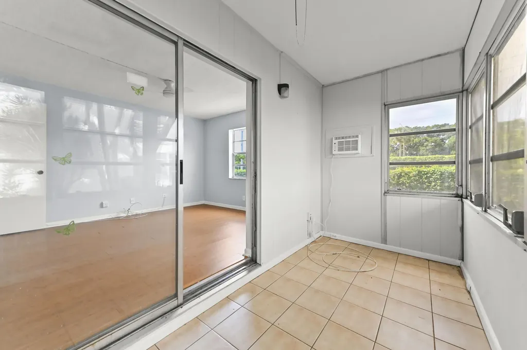 548 Capri L Delray Beach FL 33484