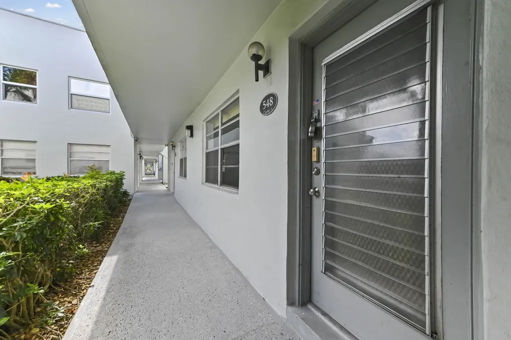548 Capri L Delray Beach FL 33484